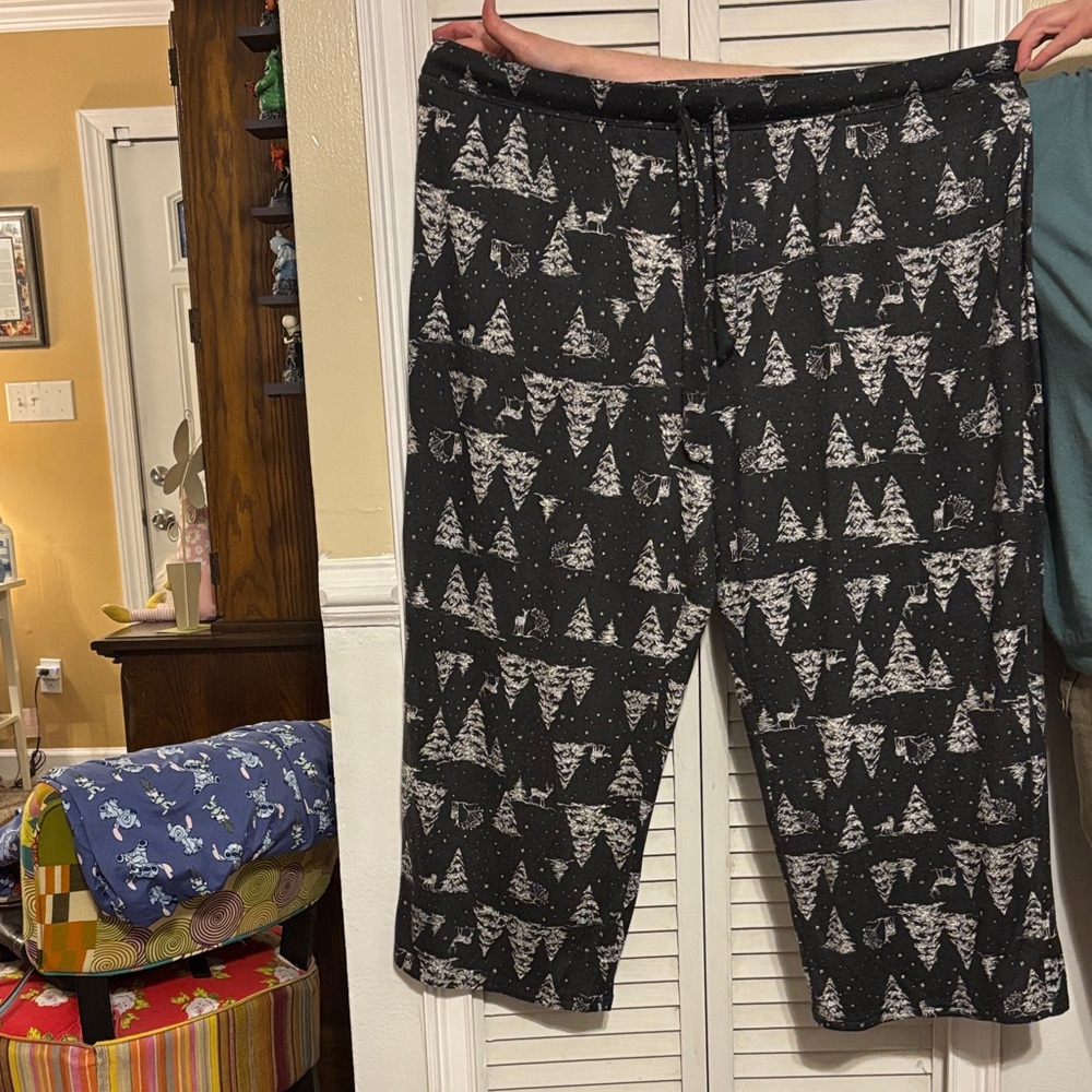 Women's Black Tree-Print Pajama Lounge Pants